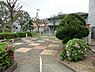 周辺：長尾台公園まで1137m、住宅街のスタンダードな公園です。木々の緑も豊かで、季節の移り変わりも感じられます。