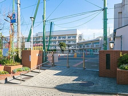 横浜市立市ケ尾小学校まで955m