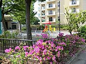 上矢部第四公園まで781m、買い物帰りなどにちょっと休憩などできます。
