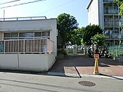 野川南台保育園まで835m、自然の変化を感じ取ることから豊かな感受性を育み、なかまと大いに遊んで健康なからだを育みます。