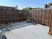 《バルコニー》　■陽当りも良く、洗濯物も良く乾きそうです。目の前には気持ちの良い青空が広がります。前面に高い建物がないので開放的で開けた眺望が望めます。