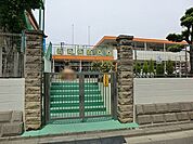 小川幼稚園まで876m、健康、人間関係、環境、言語、表現の5領域を重視し、幼児の学習あそび、運動あそびなども各年齢に応じて教育を行っています。