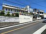 周辺：都筑ヶ丘幼稚園まで758m、お天気の良い日は、陽当りの良い園庭から子供たちの楽し気な声が聞こえてきます。