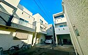 《前面道路》　■静かで落ち着いた雰囲気。