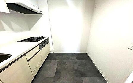 《キッチン》 ■お手入れしやすくきれいなキッチン。お料理の始めから後片付けまで楽しい時間になりそうです。