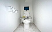 《トイレ》■トイレは明るい空間で清潔感があります。