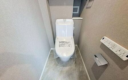 《トイレ》　■清潔感のある落ち着いたトイレ。