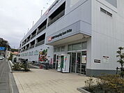 オーケー川和町店まで988m、チラシサイトをチェックして、お手ごろ価格の商品を店内で楽しくお買い物。　クーポン情報で賢く節約。　駐車場　210台