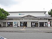 大口駅(JR 横浜線)まで1715m、商店街をはじめ、商業施設が多数点在し、総合病院や公園もあり、子育て環境も良好。便利で暮らしやすい街。