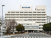 藤沢市民病院まで2197m、藤沢市が設置する市営の病院である。神奈川県災害医療拠点病院、地域医療支援病院であり、湘南東部保健医療圏の基幹病院