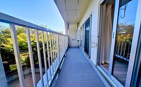 《バルコニー》　■「青い空」と「白い雲」、「気分が晴れる場所」がここにあります。