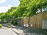 周辺：川崎市立南菅中学校まで910m