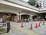 周辺：イオン本牧店まで1280m、本牧の中心地：旧「マイカル本牧」内にある大型スーパー。食品は22時までの営業。他は21時まで営業しています。