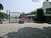 さゆり幼稚園まで1222m