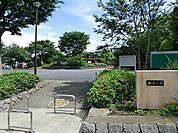 虻名公園まで670m、滑り台やブランコ、鉄棒があり、珍しいパンダのおうちも可愛くて目立ちます。大人用健康遊具もありますよ。