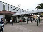 JR横浜線「成瀬」駅まで1081m、区画整理された閑静な住宅街が広がる丘陵地帯にある駅です。駅北側にはスーパーや金融機関が揃っています。