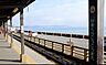 周辺：江ノ電「鎌倉高校前」駅まで839m、湘南の海沿いにある江ノ電の名物駅。駅横の踏切も含め、テレビや映画でもおなじみの人気スポットです。