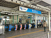 小田急線「鶴川」駅まで782m、町田市内にある駅ですが、横浜市・川崎市との境に近く、この駅の最寄物件を探すと3つの市にまたがって物件が出てきます。