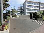 綾瀬市立城山中学校まで2053m