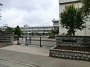 相模原市立上鶴間小学校まで626m