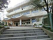 横浜市立上の宮中学校まで711m