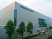 横浜アリーナまで1278m、新横浜駅近くに建つイベントホール。横浜市の成人式会場でもあり、一度は訪れた方も多いのではないでしょうか。