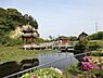 周辺：本牧市民公園まで2012m、プールやテニスコート、芝生の広場などが整備された大型公園です。画像は中国風の庭園「友好園」です。