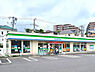 周辺：ファミリーマート鶴見荒立店まで503m、国道1号線の荒立交差点にあるデニーズを曲がったところにあるコンビニ。駐車場も広めです。