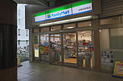 ファミリーマート北越谷駅前店（613m）
