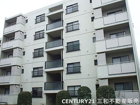 市バス「松尾橋」停徒歩7分、阪急嵐山線「松尾大社」駅徒歩10分の距離です