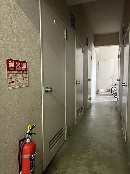 【トランクルーム】地下部分に専用のトランクルームがございます。