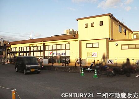 万代嵯峨広沢店まで273m、営業時間:9:00~22:00■広々駐車場・自転車・バイク利用可■市バス「太秦開日町」停利用可■近隣にコインランドリー有