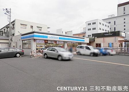 ローソン西京極北庄境町店まで78m、営業時間:24時間営業■駐車場・自転車・バイク利用可■近隣にイオンモール・万代・V.drug・公園有