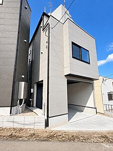 外観：～Exterior～  洗練されたフォルムが美しいモダンテイストな外観です。佇まいから気品が溢れだします。