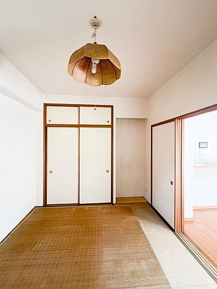 ~Japanese-style room~ 畳の上で寛げる和室ですね。