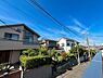 その他：2部屋続きのバルコニーは広くて洗濯物やお布団が一気に干せそうです。日当りも良く、お天気のいい日にはすぐに乾いてしまいそう。ふわふわのお布団とお日様に抱かれて気持ちよく安眠できそうですね。