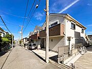 【Exterior】  周辺には学校や買物施設もあり生活、子育てに適した環境が広がっています！「永住地」として、物件のご見学だけではなく、周辺の環境や通学できる学校についてもご相談ください。