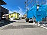 その他：～Frontal road～  前面道路は閑静な住宅地をはしる車通りの少ない道路。ゆとりのある住宅地で部屋の窓を開けるとそこには心地よい風が通りぬけます。