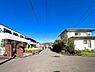 その他：前面道路は閑静な住宅地をはしる車通りの少ない道路。ゆとりのある住宅地で部屋の窓を開けるとそこには心地よい風が通りぬけます。