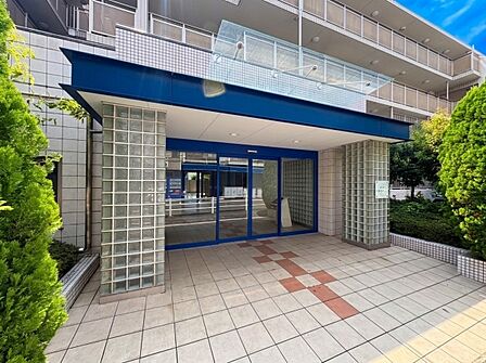 清掃の行き届いた清潔感あるエントランス！「住まい」を買うこと、それはゴールではなくスタートです。