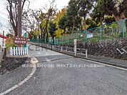 横浜市立岡村小学校まで600m、横浜市立岡村小学校