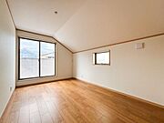 大きな窓からたくさんの日差しが入ります