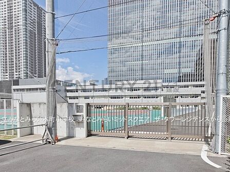 横浜市立みなとみらい本町小学校まで730m、横浜市立みなとみらい本町小学校