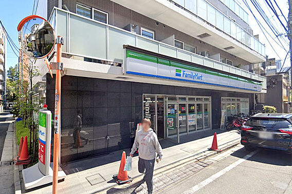 ファミリーマー...