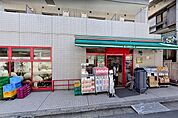 まいばすけっと神泉駅前店まで400m
