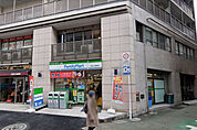 ファミリーマート千駄ヶ谷鳩森店まで40m