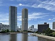 建物外観（2026.6撮影）／有楽町線「豊洲」駅・「辰巳」駅徒歩約11分、開放的なロケーションに建つタワーレジデンス、お部屋は36階部分角住戸につき採光・眺望良好です！