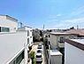 その他：ルーフバルコニーからの眺望／周囲は低層住宅地が広がり開放的な眺望が広がります。