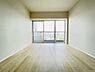 洋室：ベッドルーム 約7.0帖／バルコニーに面した明るいお部屋です