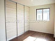 2面に窓のあるお部屋です